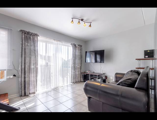 3 BEDROOM TOWNHOUSE FOR SALE IN WILGEHEUWEL